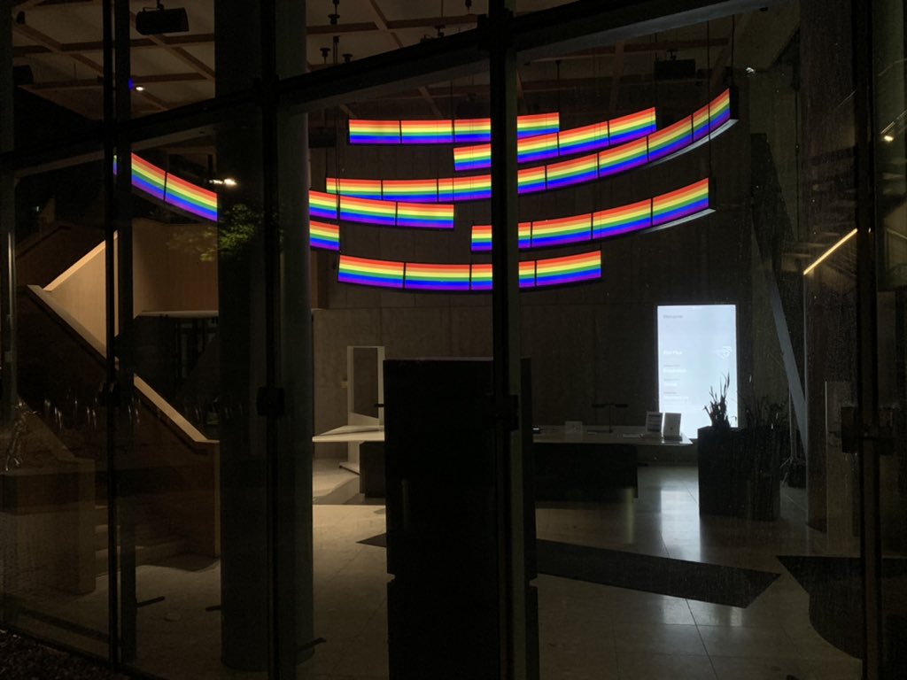 .. and even more impressing at night #ibm #watson #munichcenter <a href="/AnnetteHodapp/">Annette Hodapp</a>