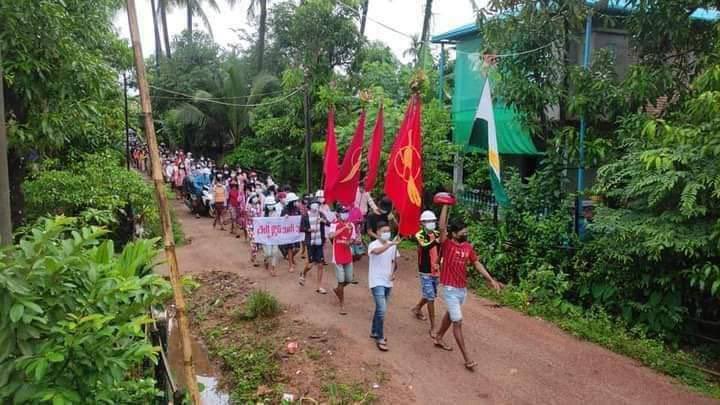 2021Revtweets's tweet photo. The joint strike of Yebyu and KadetNgeSeik villages of LaungLone township protested against the military dictatorship this morning.
#WhatsHappeningInMyanmar 
#June24Coup 
#AuspiceRefugees https://t.co/xIJ20ALSQl