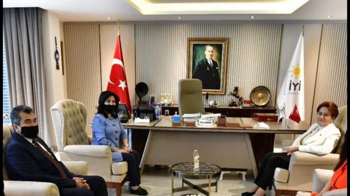 U_Hareketi's tweet photo. Uygur Türklerine verdiği destek için teşekkür etmek ve istişarelerde bulunmak için ⁦@iyiparti⁩ genel başkanı @meral_aksener⁩’ı Uygur haraketi başkanı ⁦@RushanAbbas⁩ ziyarete bulundu. ⁦@AHakimIdris⁩ ”KIZIL KIYAMET ve Uygur soykırım kitapını takdım etti https://t.co/sjxN9X5Bui