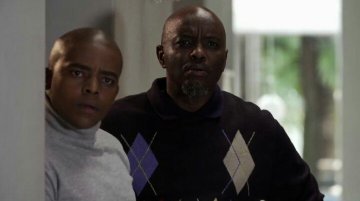 O bone call back tse 5 in space of 4 minutes.. O tlogele everything oe dirang, o tseye R15  ya mafello ya borotho o reke airtime. O foune o kwe motho a re
'Hello cousy ke nna, ke chengitše number'
😭💔😏