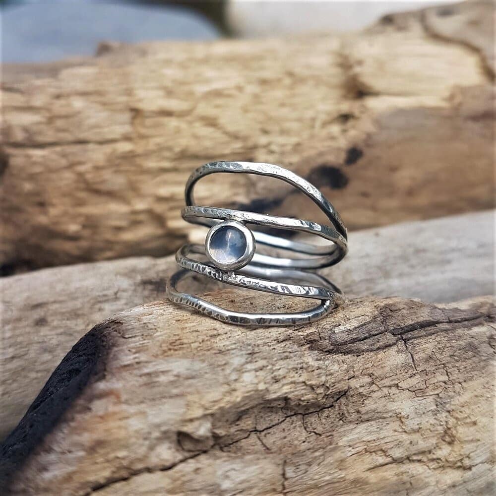 i_love_dolly's tweet photo. More one-of-a-kind jewellery available in my shop https://t.co/JXBUSlKEjX. Handcrafted using traditional silversmithing tools - cut, sawn, shaped, textured, filed, polished - all by me in my little East London she-shed π₯°βπͺ
#knowyourmaker
#earlybiz
#handmadejewellery https://t.co/PLAmDiWt1a