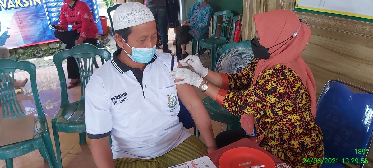 Vaksinasi tahap 1 warga Desa Pedagung berjalan dengan lancar dan antusias warga sangat baik 
Terimakasih kami ucapakan
Kepada Petugas Kesehatan dari Puskesmas Bantarbolang setia melayani Masyarakat.
#VaksinUntukPemulihanRI
<a href="/jokowi/">Joko Widodo</a>
<a href="/ganjarpranowo/">Ganjar Pranowo</a> 
@muktiagungwbw 
<a href="/wakilbupatipml/">Mansur Hidayat, ST</a>