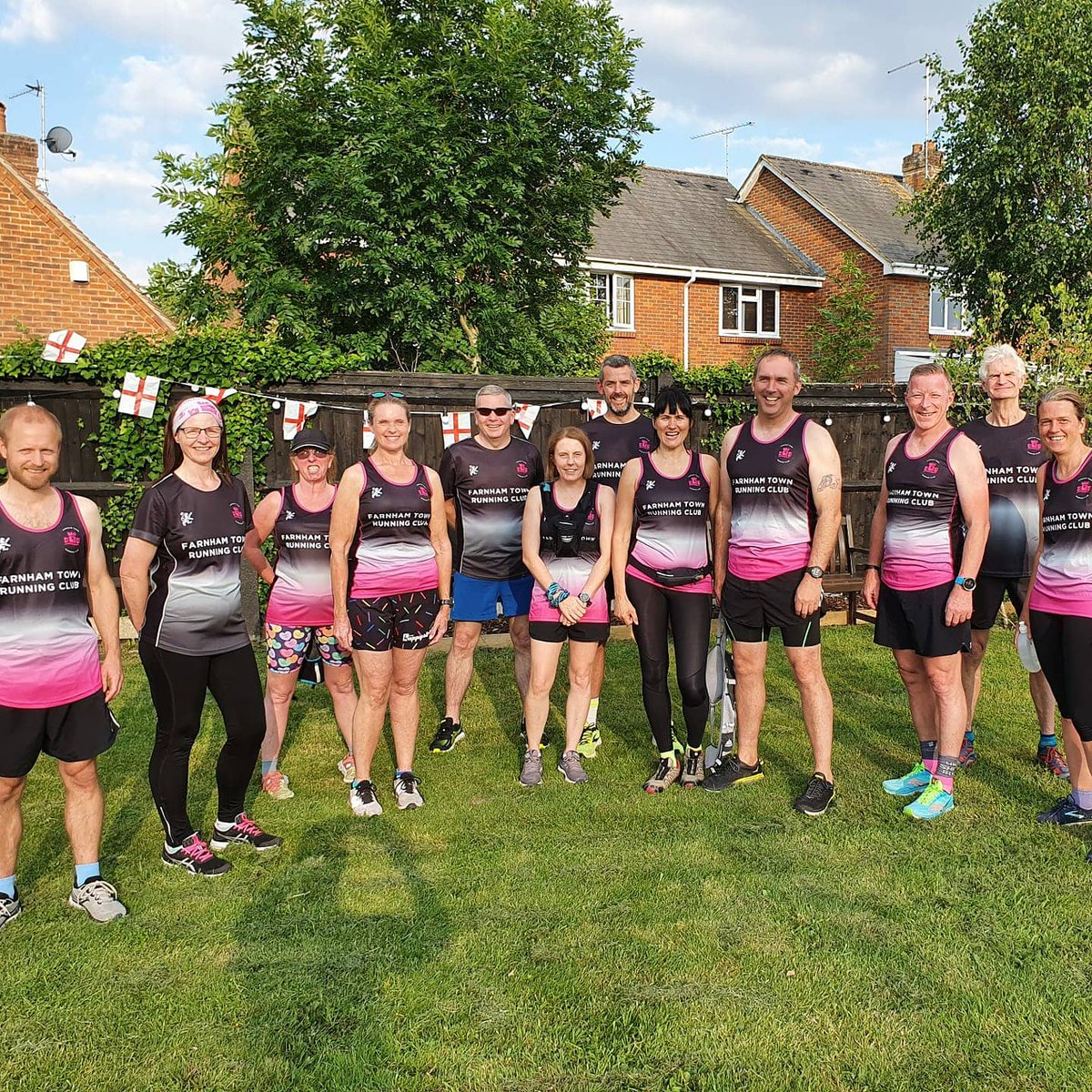 FarnhamTownRC's tweet photo. Whoop whoop new kit!!! Dont we look snazzy?!! 

Thanks @L4Teamwear 💕 https://t.co/XDx9BtKpgq
