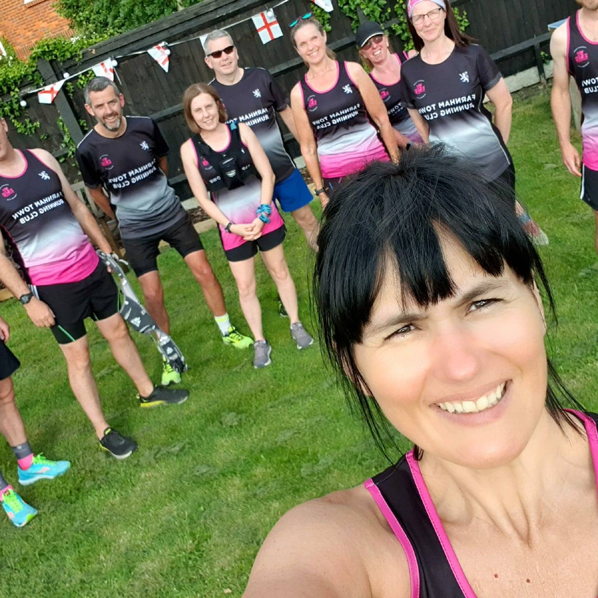 FarnhamTownRC's tweet photo. Whoop whoop new kit!!! Dont we look snazzy?!! 

Thanks @L4Teamwear 💕 https://t.co/XDx9BtKpgq