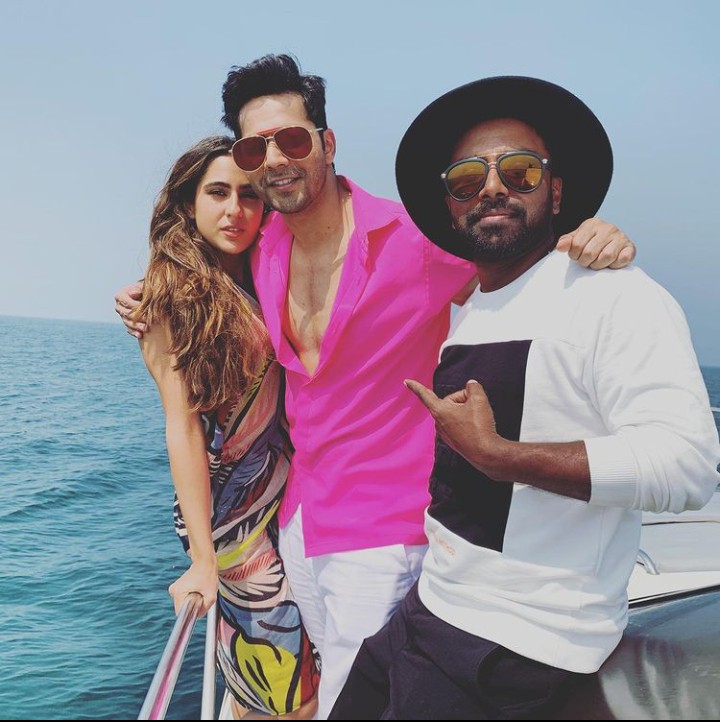 _Varsara's tweet photo. #VarunDhawan and #SaraAliKhan 😍😍 https://t.co/9BGFuyrKzI