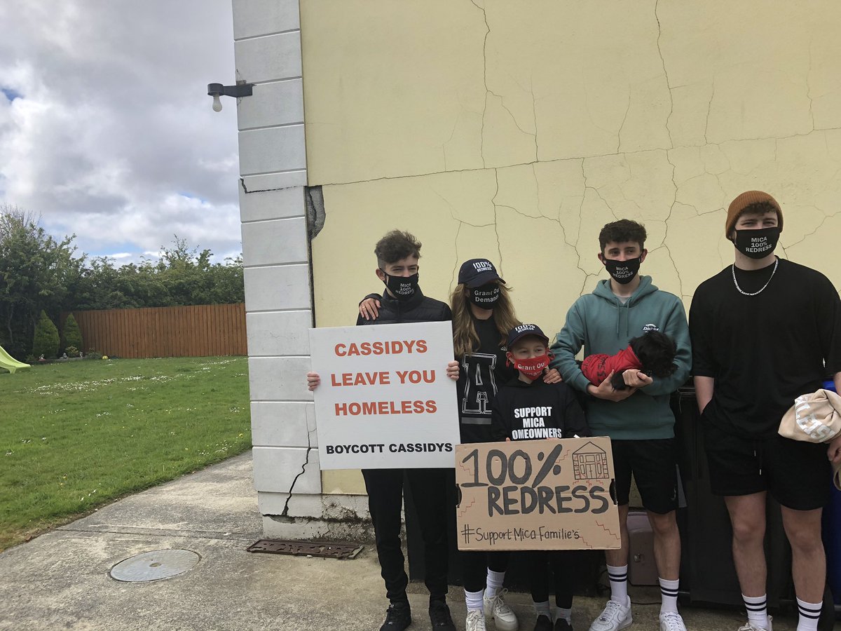marymc94033891's tweet photo. My 5 children have spent over a year lockdown in a house that is unsafe, homeschooling, online college and working from home @LeoVaradkar @DarraghOBrienTD @MichealMartinTD @eamonryan they did the right thing can you do the same for them #micachildren @PaddyDiver4 https://t.co/Ipzd6kJwer