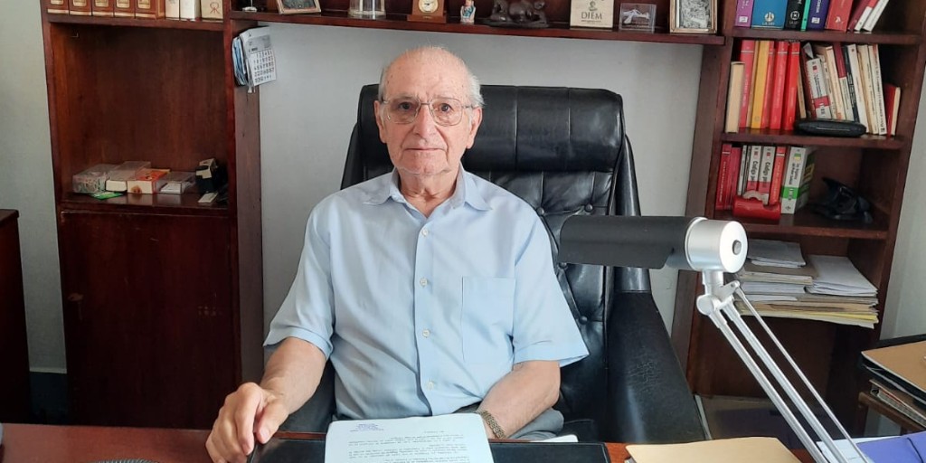 Abogacia_es's tweet image. Alfonso Pazos Bande, a sus 89 años es uno de los abogados más veterano en España del #TurnoOficio y no tiene ninguna intención de retirarse, piensa seguir trabajando hasta el último día: "El abogado de oficio piensa en los demás sin esperar nada".
ow.ly/9rb150Fhmec