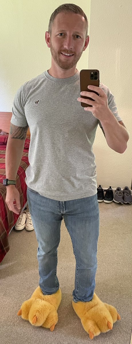 greenlynchy's tweet photo. Good morning everyone π apologies for no #dund yesterday. I was mega busy and have also been spending less time on my phone. Hereβs a #DressUPnotdown effort from last night for what was a lovely date π₯³ guess it counts as a #throwbackdund #TakeCare #Bekind
πππ #slippers https://t.co/QwefeF4pmq