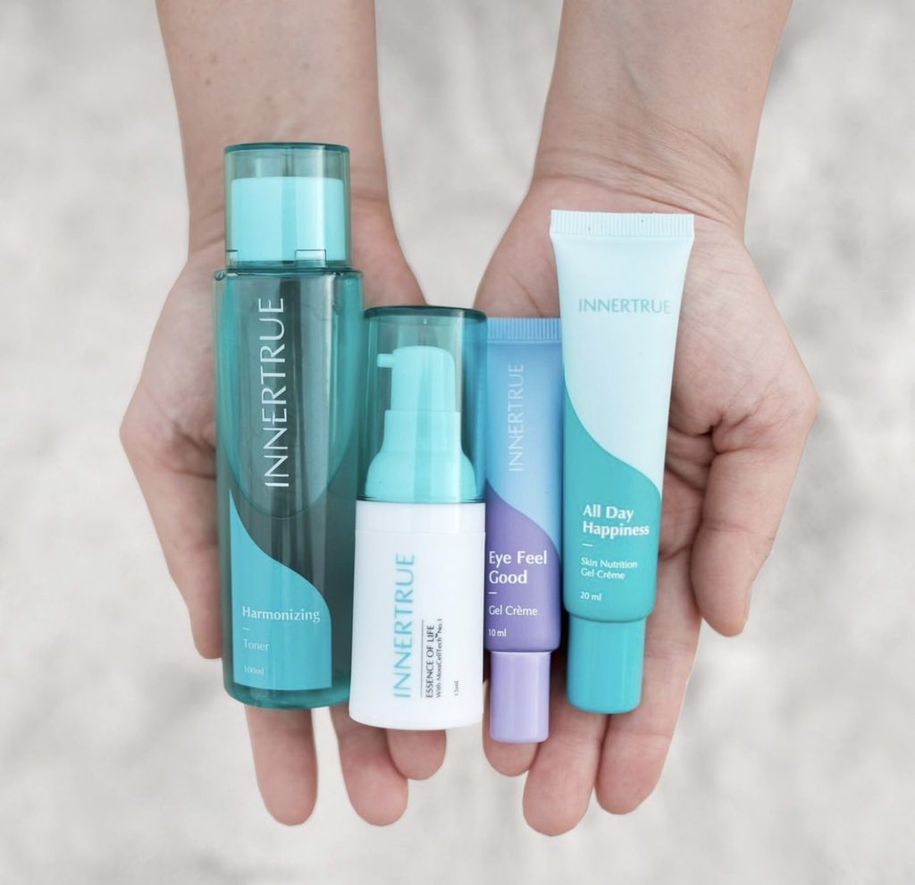 threadshopee's tweet photo. ✨skincare brand lokal yang harus kamu tau✨

✨✨A THREAD✨✨ https://t.co/1qQTGQyqRi