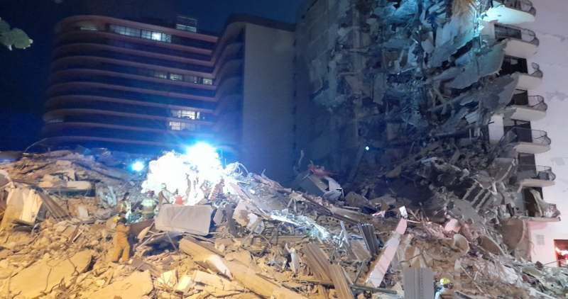 steveoatley's tweet photo. A multi-storey building in Miami Beach has collapsed. It is unknown if there are any survivors in the wreckage.

Mass Casualty Incident declared following highrise collapse in Miami, Florida Authorities are responding to Champlain Towers following a

https://t.co/YXCthDl6cC https://t.co/ZP1KMUKo8l