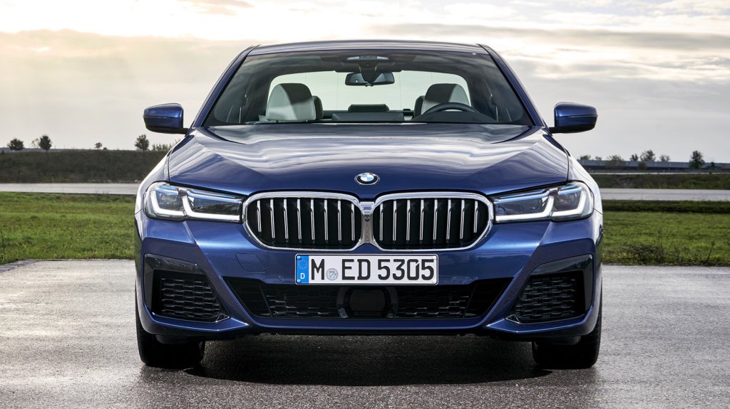 AarizRizvi's tweet photo. New BMW 5-Series is here in India 🇮🇳, looks classy 🤩
- BMW 530i M Sport - ₹62.90 Lakhs
- BMW 520d Luxury Line - ₹63.90 Lakhs
- BMW 530d M Sport - ₹71.90 Lakhs
- All prices ex-showroom
@bmwindia #TheNew5 https://t.co/P8njnpTqR1