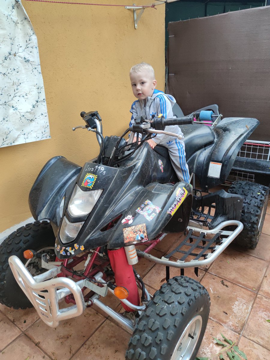 Mi pequeño Valentino siguiendo los pasos de papi.😍😍