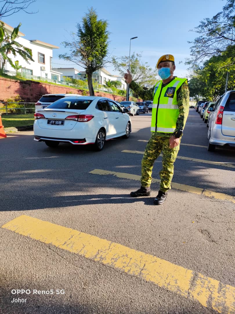 RELAkulai's tweet photo. 24 Jun 2021 (Khamis) 
PENUGASAN DI PUSAT PEMBERIAN VAKSIN (PPV)

#setiaberbakti
#DariRakyatBersamaRakyatUntukRakyat
#PatuhiSOP 

@yahyakgc @SazaliZin @msrz81 @KDNPUTRAJAYA @Hasni_Johor @mynadma 
@MKNJPM @relamalaysia @JPAMJohor  @japenjohor 

UMR Kulai | PT (U) Baizura https://t.co/6z7APUm4on