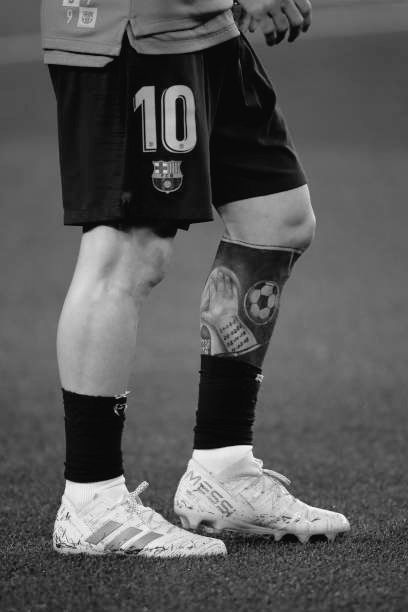 No words can describe the magic of his feet, just art Happy birthday Lionel Messi   