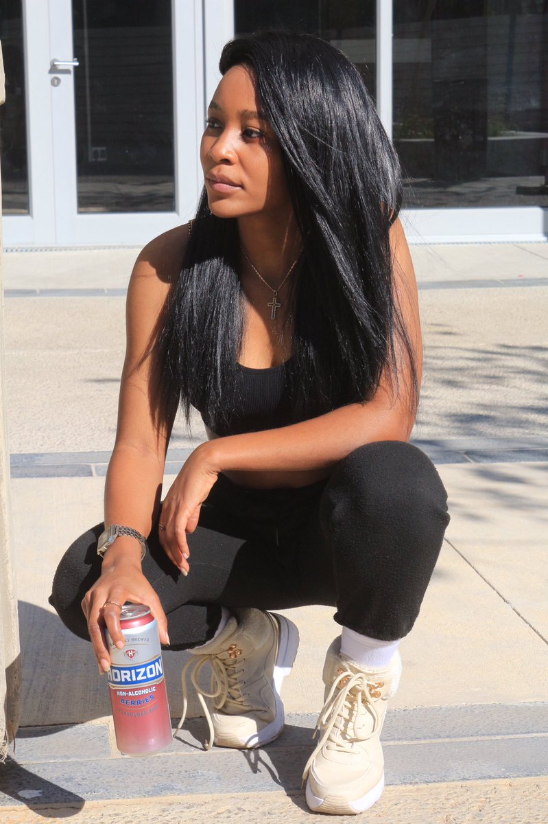 NVLO__'s tweet photo. Sun bathing with my fav @Horizon_nam 

#brewedforTheWinterSun #24sevenBeer” https://t.co/1qDNC5cR3J