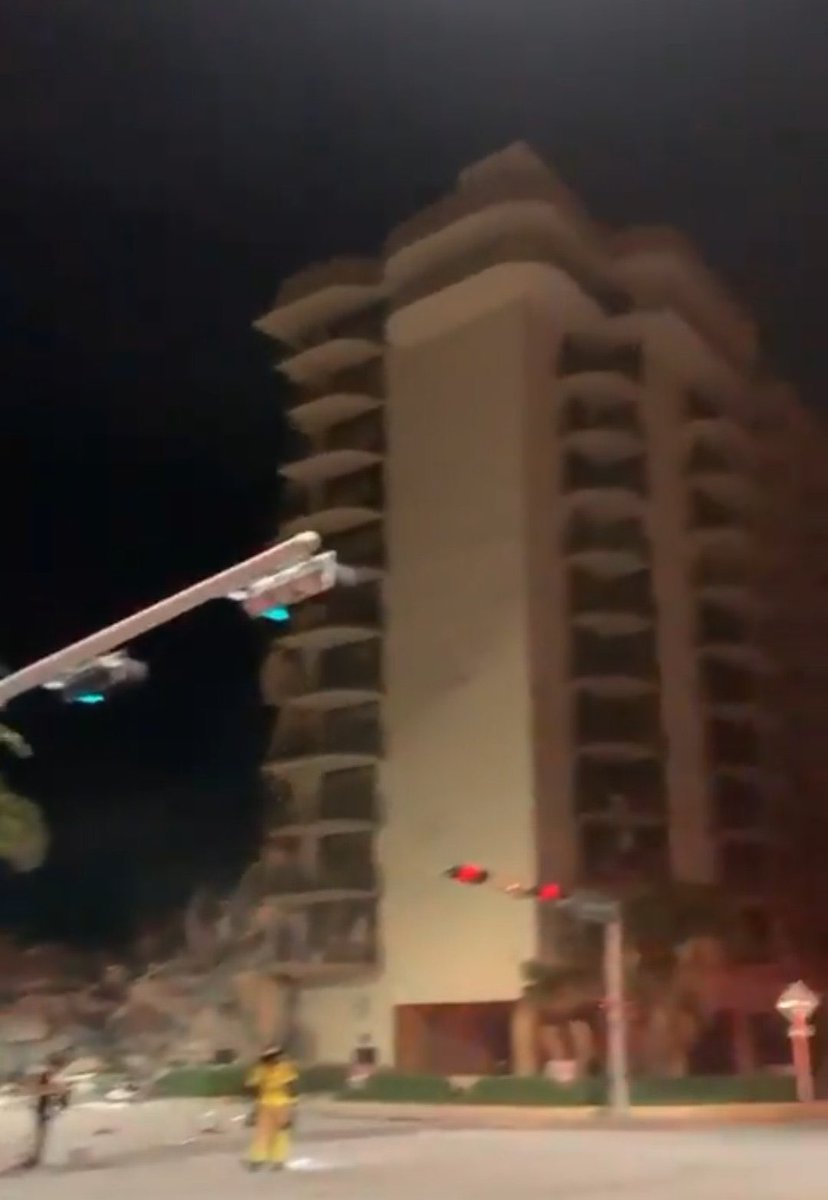 ComandoSancocho's tweet photo. The building collapsing in Surfside Miami Florida is horrific! It was 3 am and these people were sleeping and now most of the building of apartments is gone.Those poor people.They were sleeping in their beds! My GOD! Look how much of the building is gone!  https://t.co/Cxut6UUbiq