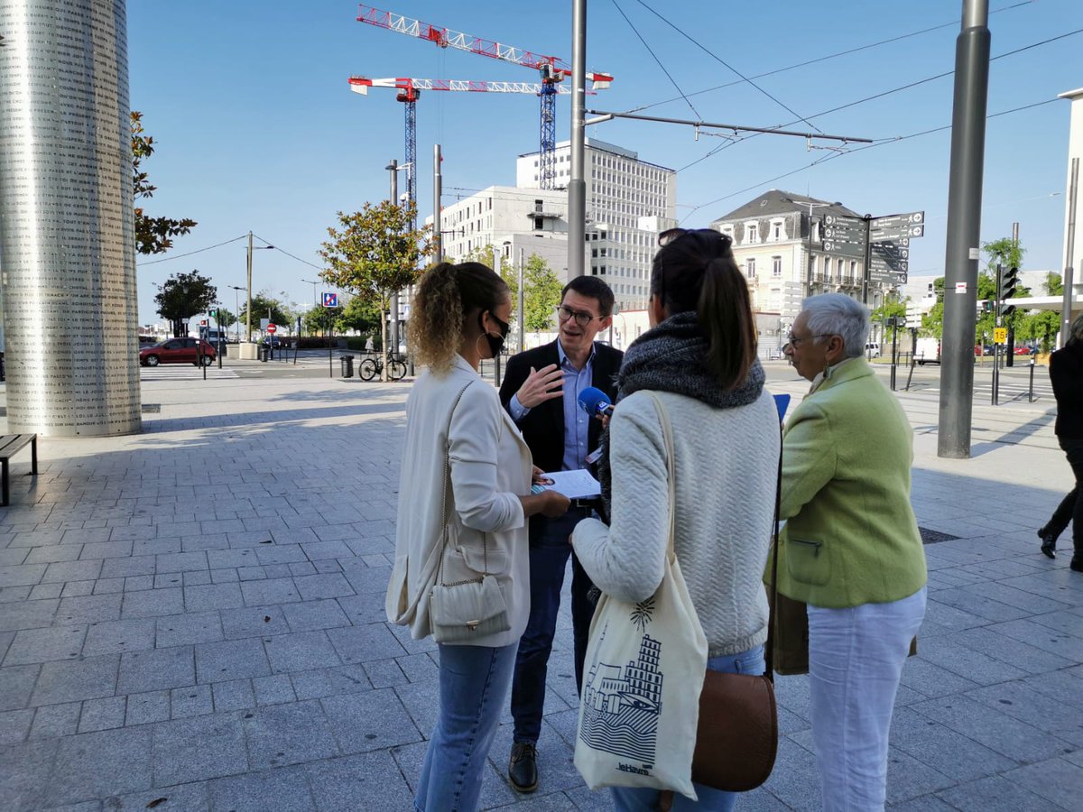 Ce matin en gare du Havre pour proposer aux usagers du ferroviaire en #Normandie une alternative aux retards des trains et aux dysfonctionnements. C'est possible dès le 27 juin avec la <a href="/NormandieNR/">La Normandie nous rassemble</a> ! #regionales2021