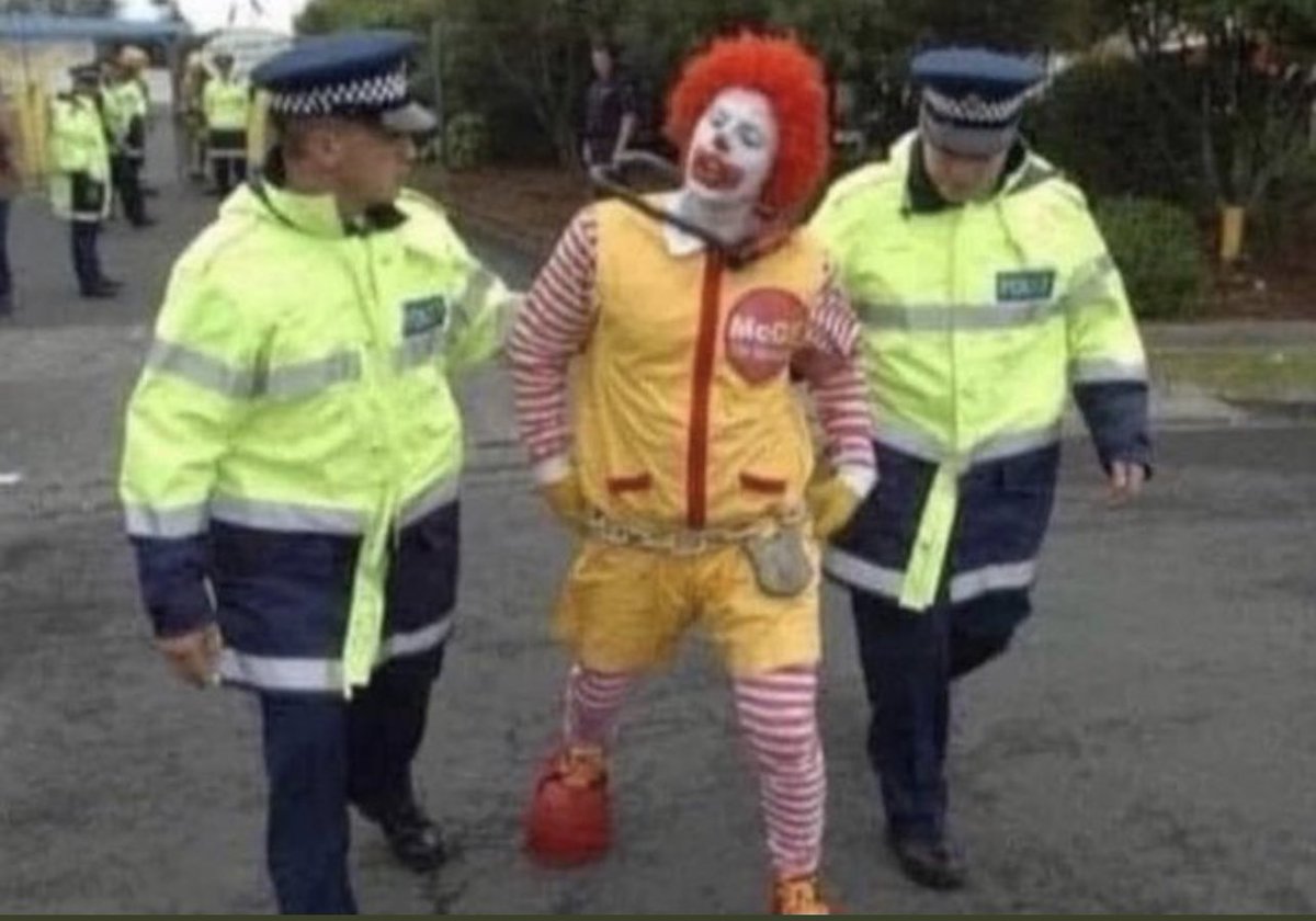 BattleRapPat2's tweet photo. @BKFUniversity Hoes are Clowns too 🤷‍♂️ https://t.co/9QH97EdNcO