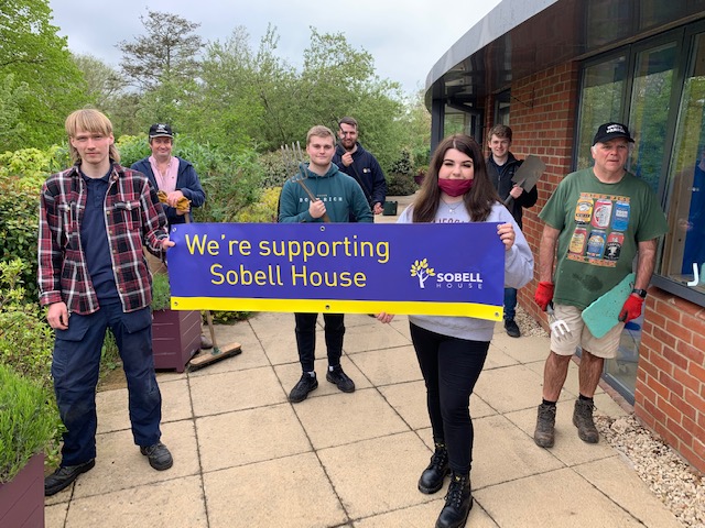 DiamondLightSou's tweet photo. As part of our #EmployeeVolunteeringDays our #EngineeringApprentices undertook garden maintenance at our Charity of Year, @sobellhouse. The team did a fantastic job helping to tidy the gardens, while learning more about the very special place that is @sobellhouse. https://t.co/R7Oy383Q4R