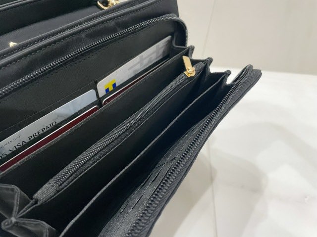 selva_secreta's tweet photo. 【New Arrival】
新作ショルダーバッグ2種ですが、7月下旬分が完売となりました！現在は7月末入荷分のご予約を承っております！たくさんのご注文、ありがとうございます♡

長財布一体型の便利なショルダーバッグとなっております✔︎詳しくはこちら⇩
https://t.co/Odo6Ws0E4Z

#selvasecreta #川崎希 https://t.co/eVn1GLacDq