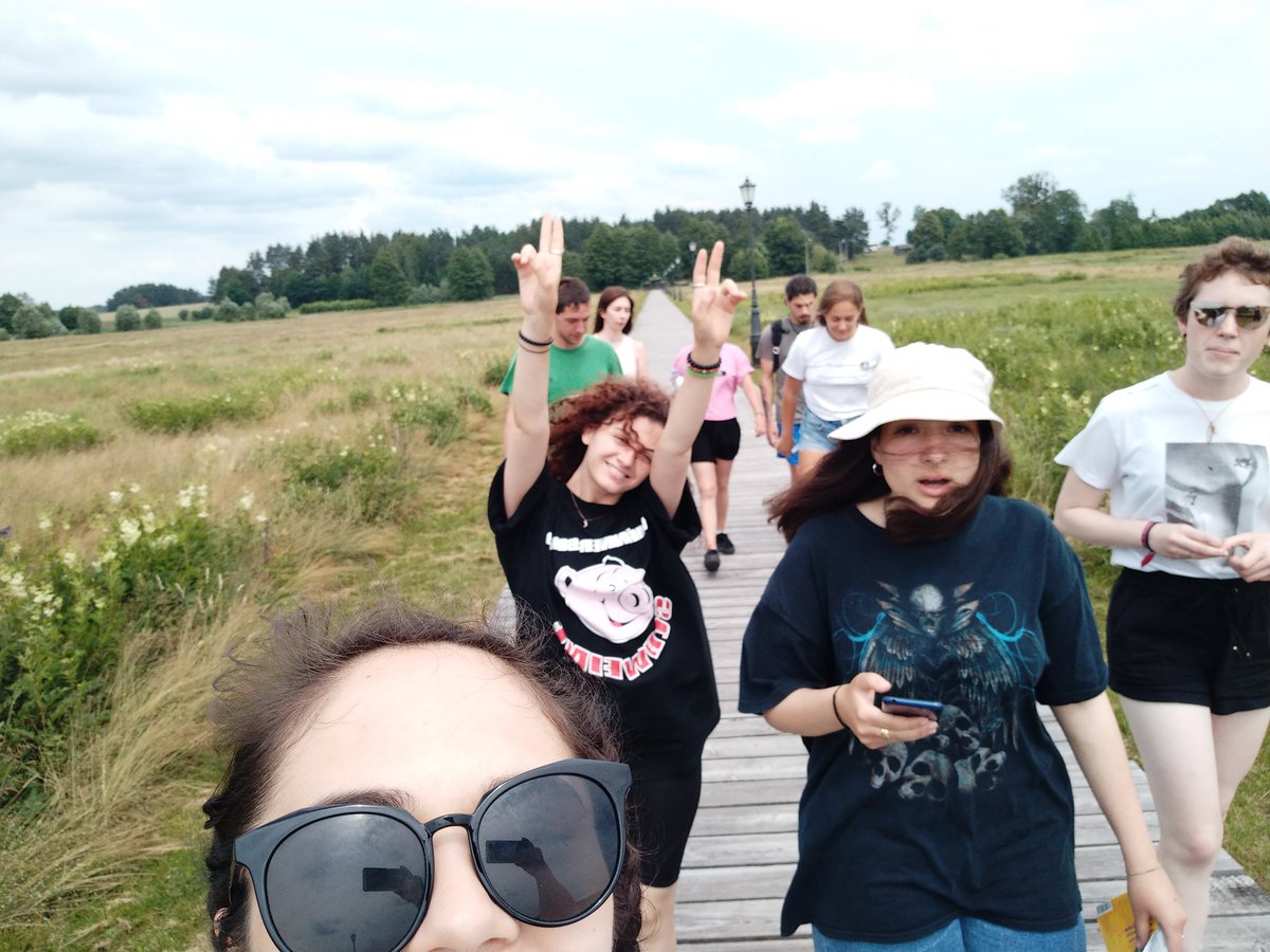polyglotdi's tweet photo. 🇪🇦🇵🇱🇨🇵🇷🇺🇮🇹 My international family ❤️ https://t.co/OHvIbcznyi
