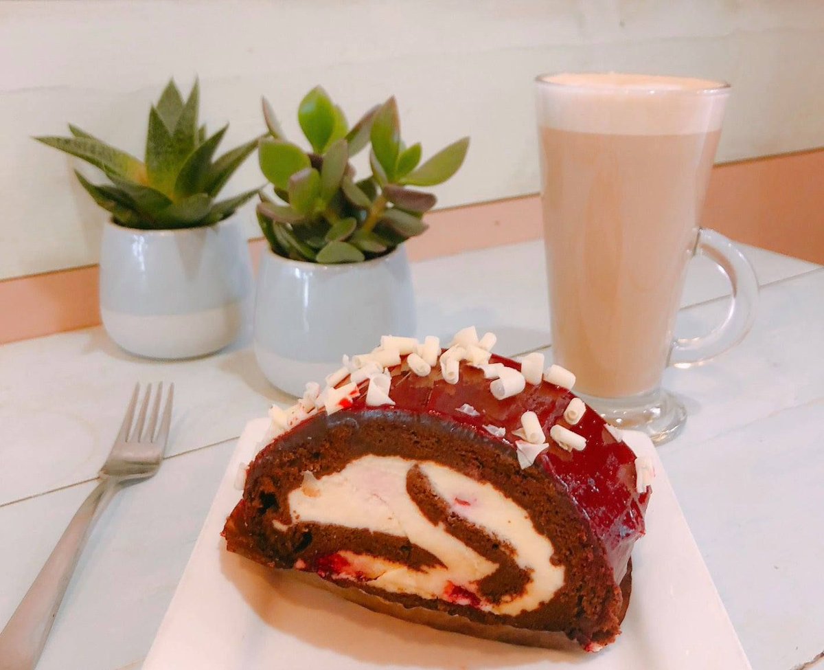We have you covered this #TreatThursday with our Chocolate and Raspberry Roulade, perfect with a smooth Cafe Latte😍