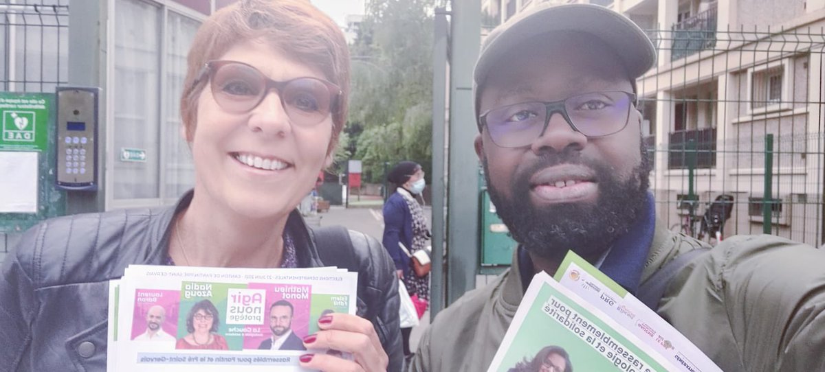PSPANTIN's tweet photo. 📣[J-3] mobilisation matinale à #Pantin pour les départementales et les régionales !
🗳Le 27 juin, pour chaque élection, 1 seul bulletin de la gauche rassemblée : 
👉aux départementales :  mathieu Monot- Nadia Azoug  
👉aux régionales : Bayou  
On compte sur vous 🌹☘️🤝 https://t.co/Hnf1qHx3ux