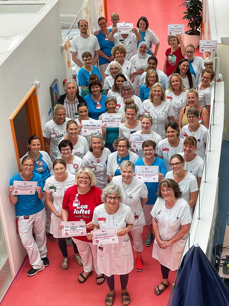 HelleMathiasson's tweet photo. Os kan I altid regne med. 
kære udtagne sygeplejersker #tak fordi I strejker for os. Her i stråleterapien og kræftafdelingen på Herlev hospital støtter vi kampen💪
♥️  hilsen læger, radiografer, SSA, tekniker, fysiker og sygeplejersker #dkpol #dkmedier #viermereværd #dsr https://t.co/Pt3OCjnBqw