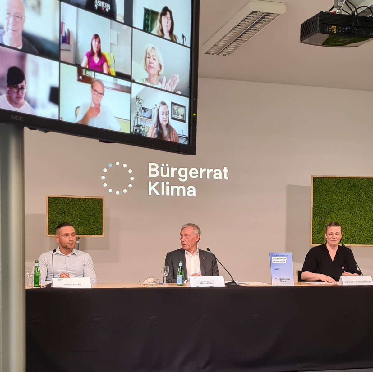 Unsere erste hybride Pressekonferenz, #AdnanArslan, #MareikeMenneckemeyer und BPr #HorstKoehler.

🥳

@BuergerratKlima