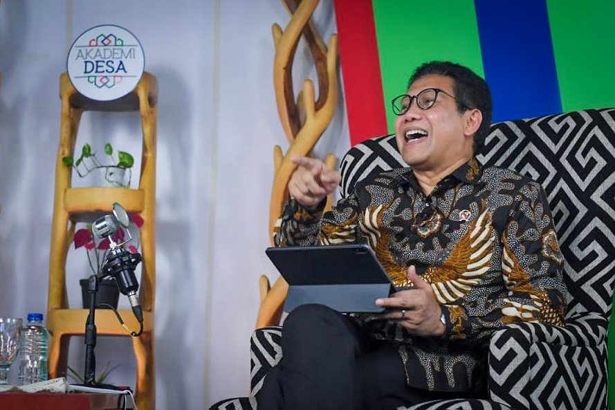 Alhamdulillah hari ini Akademi Desa kembali aktif, saya berkesempatan memberikan kuliah umum yg bertajuk Kebijakan Pembangunan Desa. Akademi Desa akan menjadi satu2nya program pembelajaran Kementerian Desa PDTT yg disiarkan langsung melalui kanal Youtube dan Fanpage Kemendes PDTT