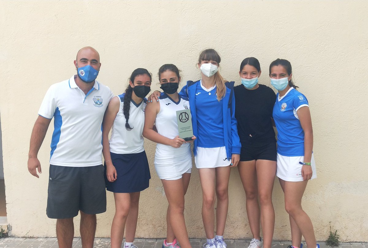 ctalborada's tweet photo. Nuestras chicas cadetes se proclamaron campeonas del Campeonato por Equipos Consolación tras ganar a Pozuelo por 3-1.
Gran trabajo chicas! Enhorabuena! 💪🏼🎾🏆
.
.
.
#Leganes #CTAlborada #LigasFTM #TenisFemenino https://t.co/iO5FqW6Y5Q