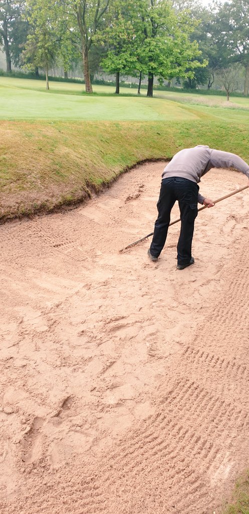 AdamBarton91's tweet photo. Giving the bunkers some TLC today. Strim, weed, blow &amp; a good rake! @West_Derby1896 @chrisc1206 @BrabyMatthew https://t.co/f7eESjThPz