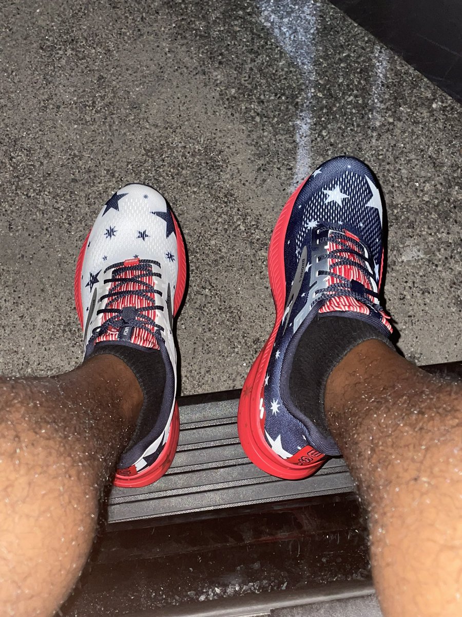 realNickCurry's tweet photo. #NewShoeAlert https://t.co/Cpxr6nLgQL