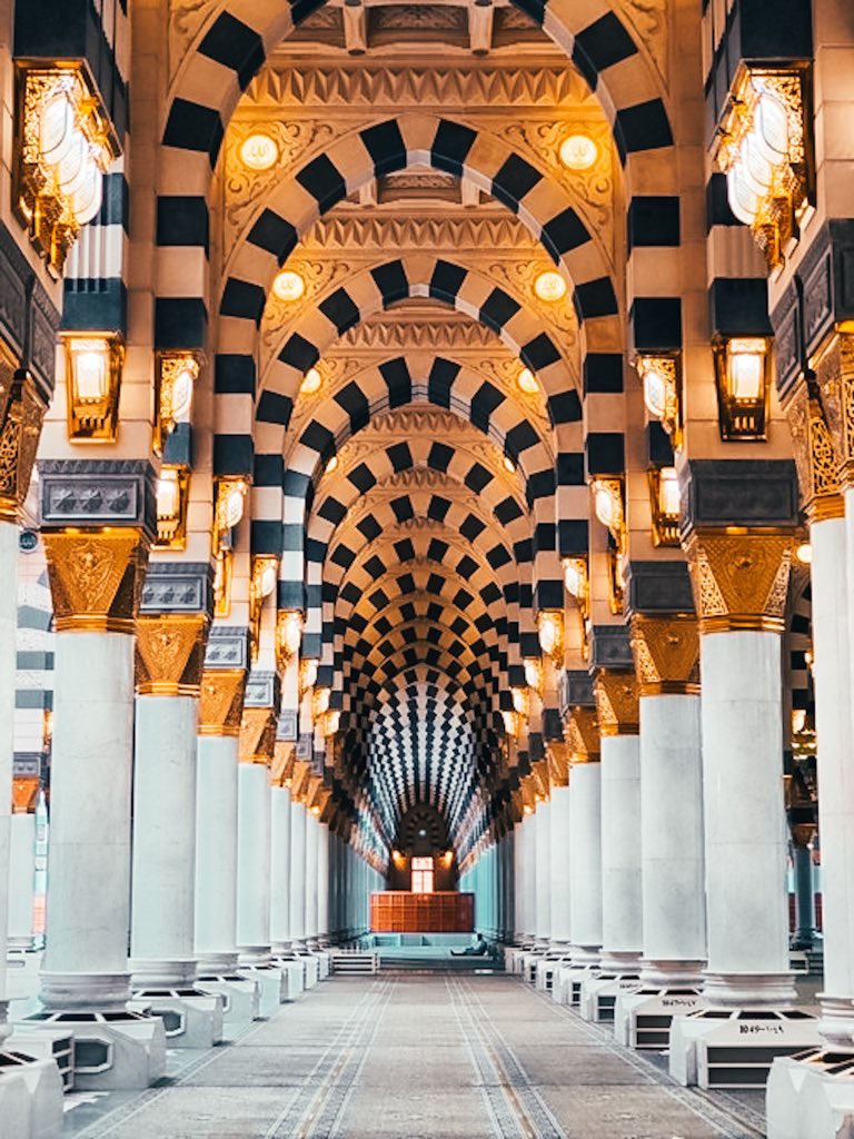 SaudiNewsFR's tweet photo. Clichés de la mosquée prophétique d'Al #Madinah en exclusivité pour nos abonné(e)s :

♥ = J'aimerais trop y être
🔁= J'aimerais gagné un voyage à Al #Madinah offert par @SaudiNewsFR dans un éventuel concours sur Twitter https://t.co/gy2W6Hk4xr