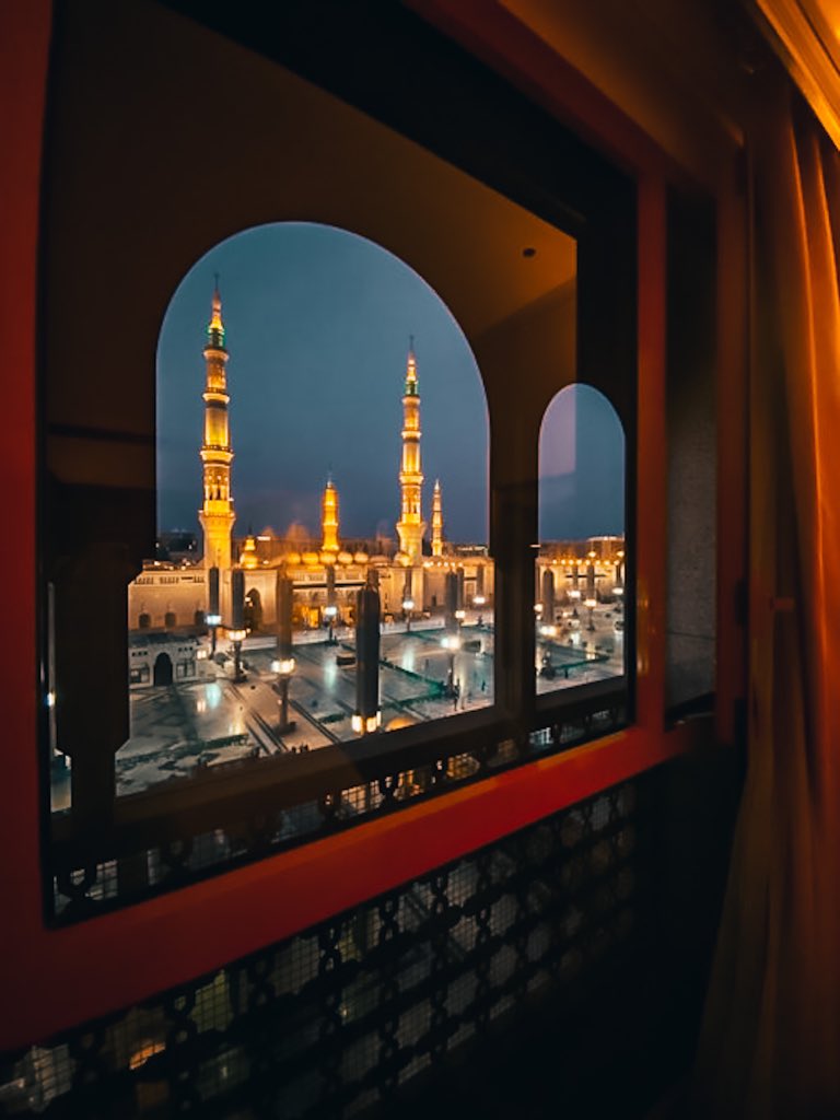 SaudiNewsFR's tweet photo. Clichés de la mosquée prophétique d'Al #Madinah en exclusivité pour nos abonné(e)s :

♥ = J'aimerais trop y être
🔁= J'aimerais gagné un voyage à Al #Madinah offert par @SaudiNewsFR dans un éventuel concours sur Twitter https://t.co/gy2W6Hk4xr