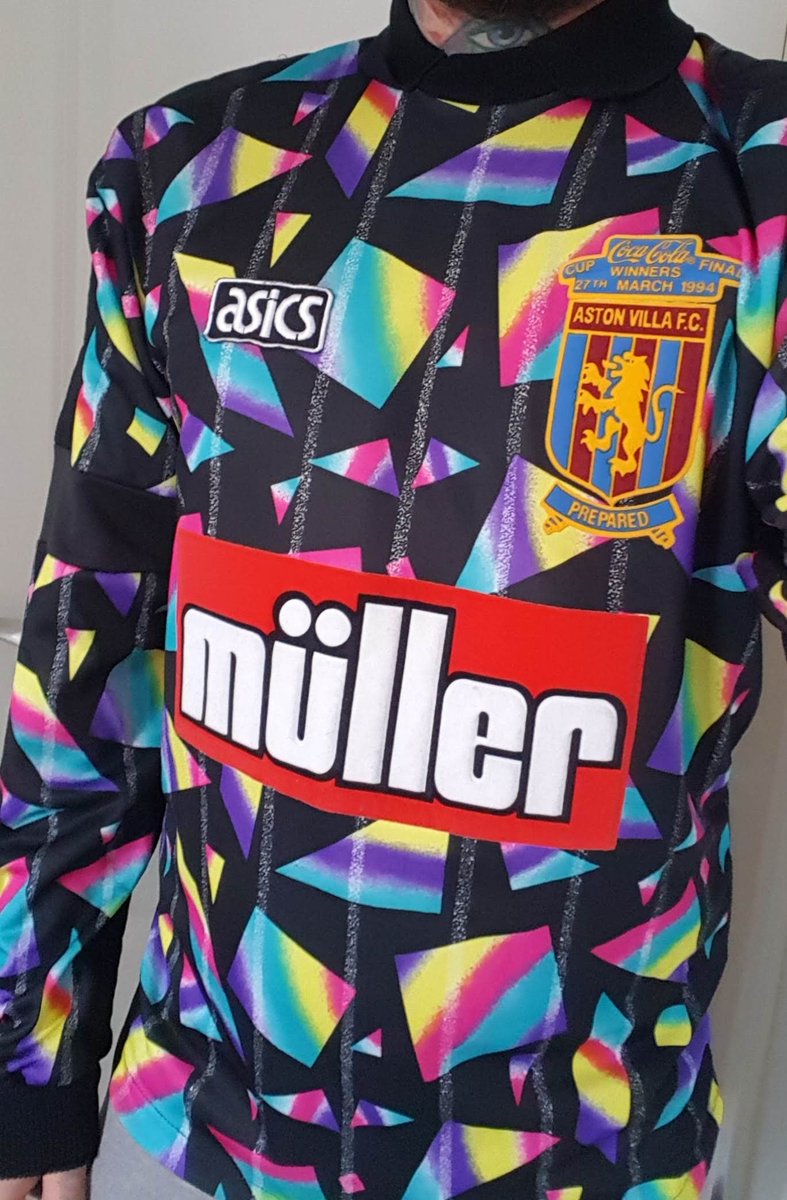Day 11 #PrideKitChallenge 🏳️‍🌈

Finishing off the challenge with a black/rainbow combo!!! 

And, it also happens to be the greatest GK template EVER (yeah,yeah, I know, not everyone loves it as much as I do!!) 

#pride #avfc #utv #vtid