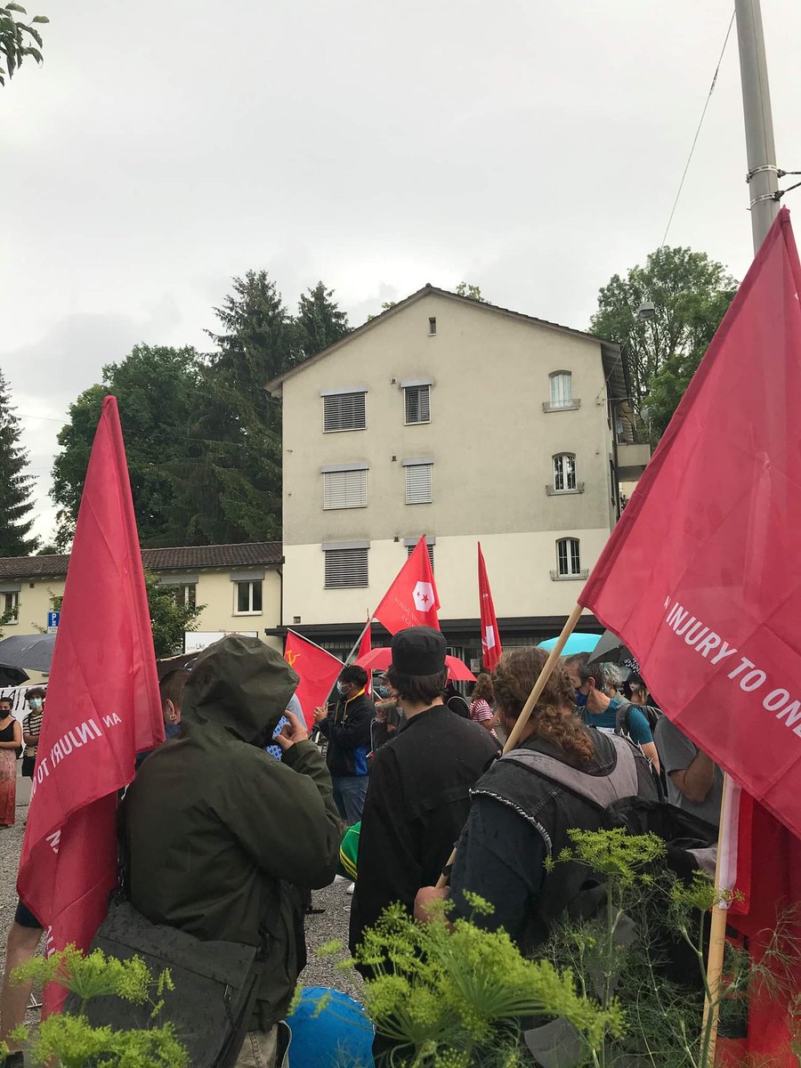 FauSchweiz's tweet photo. Bilder der gestrigen Solidaritätskundgebung auf dem Loryplatz in Bern für den #Streik des Pflegepersonals in Lausanne. Danke #iwwjam für die Fotos.
#FAU #Pflege https://t.co/vmkrGlNubU