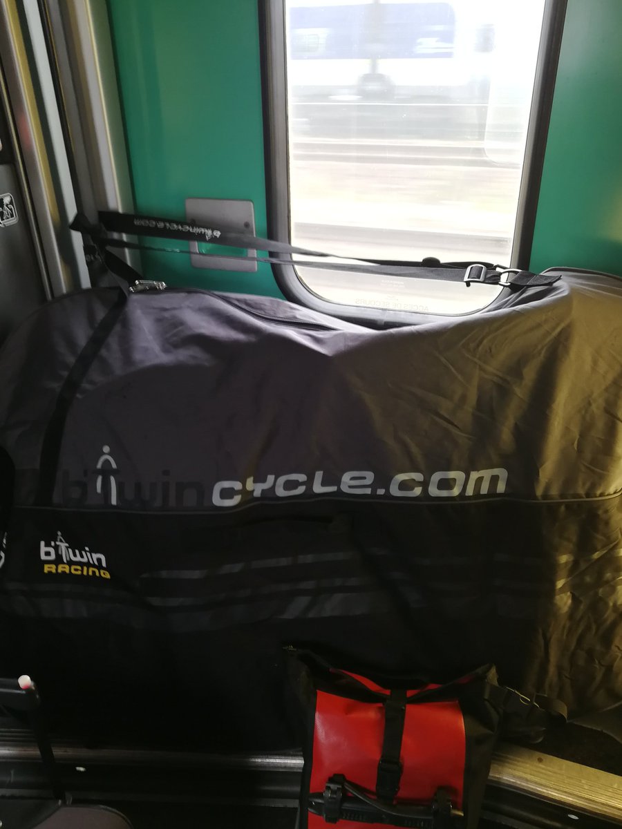 Bonjour <a href="/SNCF/">❌</a> <a href="/GroupeSNCF/">Groupe SNCF</a> je me suis niqué le dos à transporter mon vélo tout le long d'un quai parce qu'on refusait que je le démonte devant ma rame. D'où ma question : à quelle adresse est-ce que j'envoie la facture de mon kiné ?