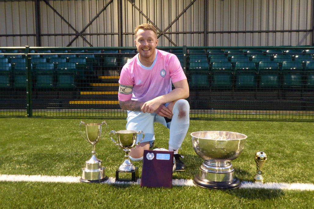 AndrewHazelden1's tweet photo. Valley Rovers celebrate winning the Sussex Sunday League Ron Pavey Cup last night, after a hard fought match against Heathfield &amp; Horam.

Congratulations guys👏👏👏 https://t.co/3SwHvJ45Ex