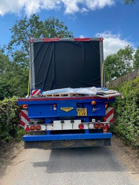 InsightTrans's tweet photo. We safely delivered these modules to this rural site using our remote rear steer trailers and our skilled operators 🌾🏘

#Skillset #ProjectLogistics #TeamEffort #ModularConstruction #Automation #Housing #OOG https://t.co/Y7NqKsmlx3