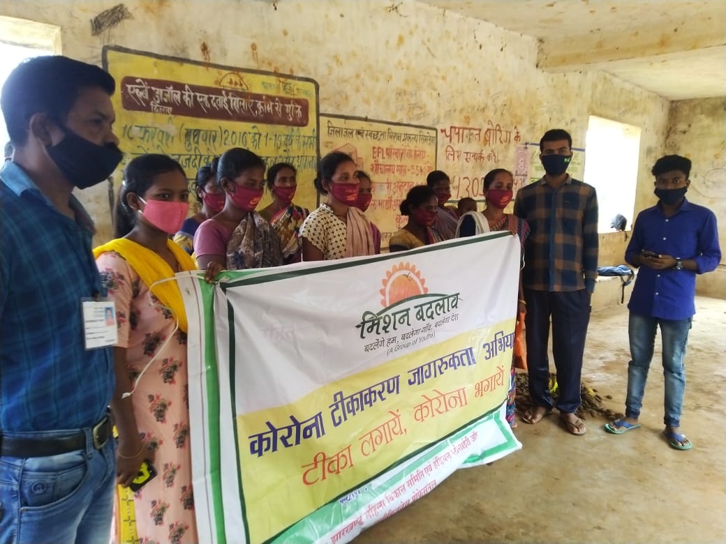 MBadlao's tweet photo. झारखंड के सुदूर गांवों में हमारी टीम लगातार कोरोना जागरूकता अभियान चला कर ग्रामीणों को टीका के लिए प्रेरित कर रही है।

@HemantSorenJMM @JharkhandCMO @DC_Chaibasa @DCGumla @dc_simdega @DCkhunti https://t.co/ppaX8SlPfl