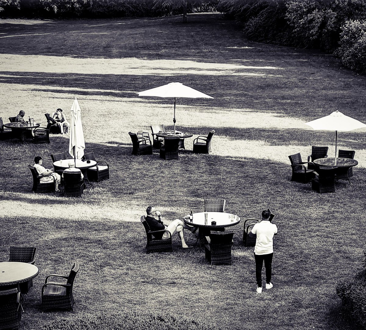 aqueenofcups's tweet photo. #England #London #sunnyday #casualwednesday #relaxandenjoy #theride #beer in the #garden #jazzinthebackground #whataday #showeredwithblessings #blackandwhitephotography #blackandwhitephoto #blackandwhite #bw #mono #photooftheday #instablackandwhite #streetphotography https://t.co/sksOKzV1q7