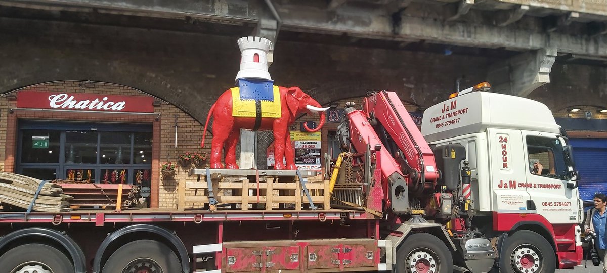zefrographica's tweet image. The elephant and castle statue is coming back to a temporary home in Elephant Square, after a sponge bath and a lick of paint