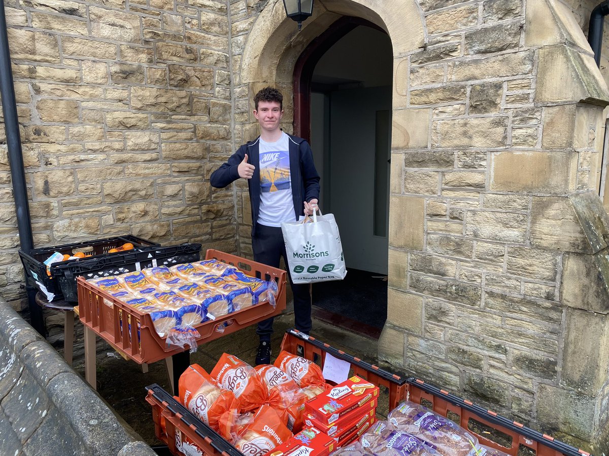 Our lovely young volunteer Elliot was up early day preparing food parcels and is waiting at The Guywood with the leftovers :) Come and grab your bread, cake and fruit :) @Allied_Bakeries @FareShareGtrM  <a href="/FareShareUK/">FareShare</a>