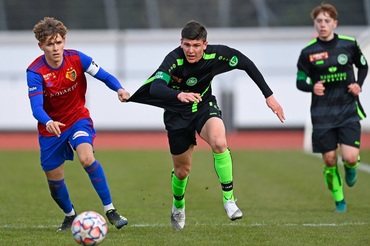FCSG_1879's tweet photo. ✍️ Der #FCSG setzt auch in der neuen Saison auf Spieler aus den eigenen Nachwuchs und stattet David #Jacovic, Christian #Witzig, Patrick #Sutter und Alessio #Besio mit Profiverträgen aus. 🟢⚪️ | 📄👉 https://t.co/fjF7vLNZQc https://t.co/RKknIU2nsR
