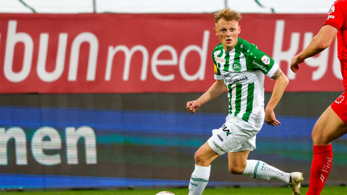 FCSG_1879's tweet photo. ✍️ Der #FCSG setzt auch in der neuen Saison auf Spieler aus den eigenen Nachwuchs und stattet David #Jacovic, Christian #Witzig, Patrick #Sutter und Alessio #Besio mit Profiverträgen aus. 🟢⚪️ | 📄👉 https://t.co/fjF7vLNZQc https://t.co/RKknIU2nsR