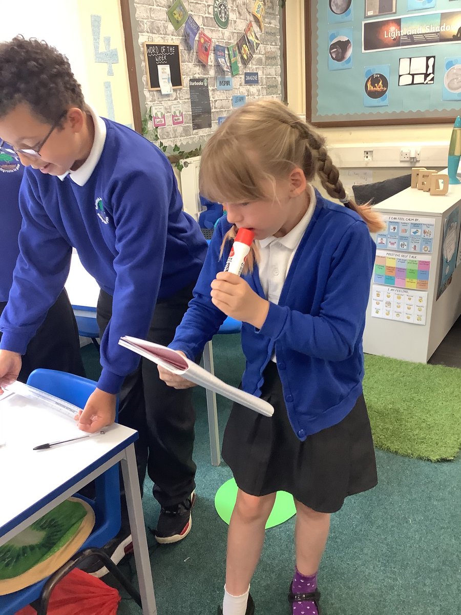 ReinwoodJuniors's tweet image. 4L are busy hot-seating and interviewing eye-witnesses to find out more information to help our investigation! #RJSReadAllAboutIt #RJSEnglish #RJS4L