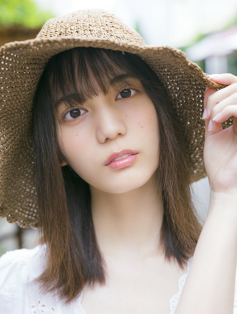 📣アザーカット多数展示✨／ 小坂菜緒、写真集の未掲載カット公開