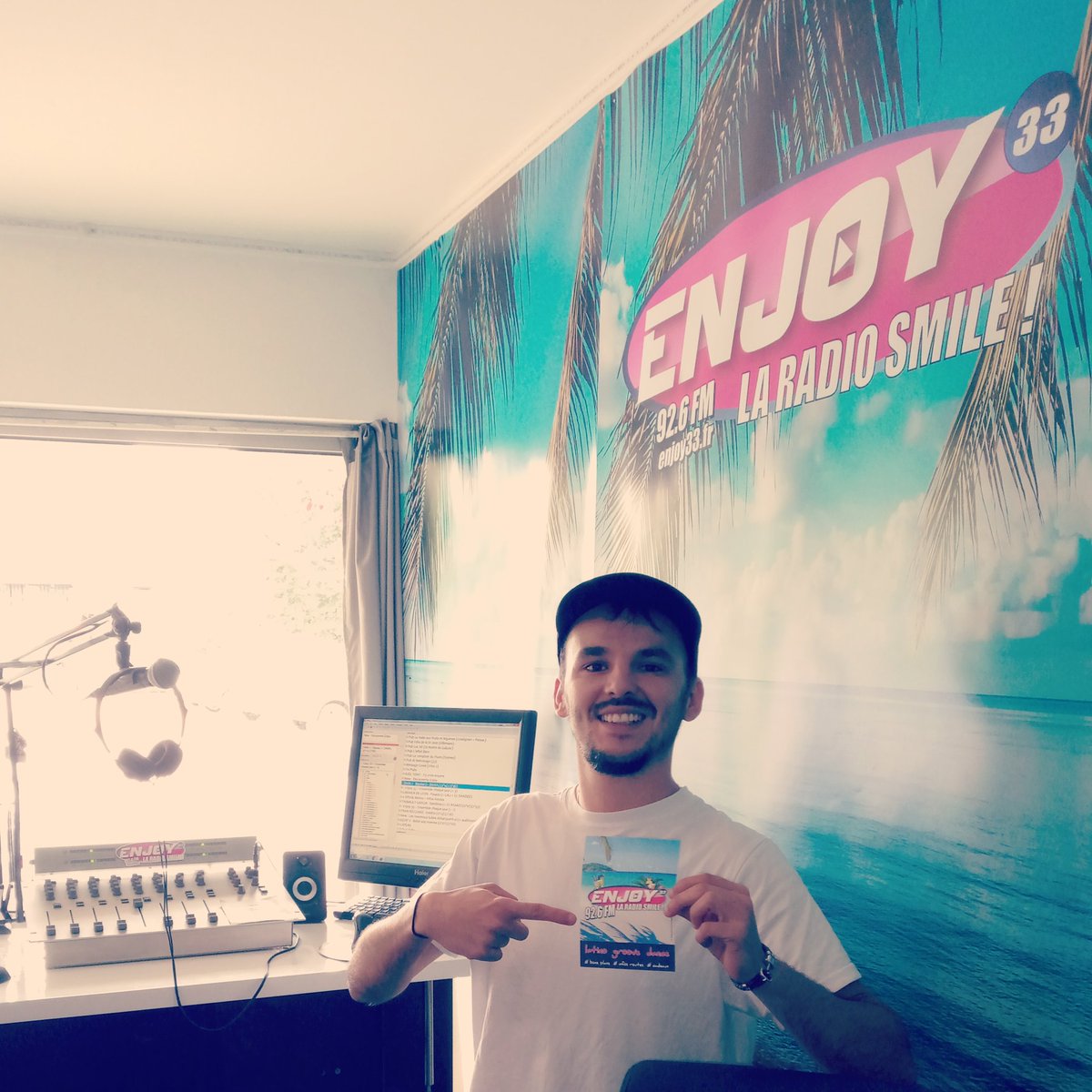 enjoy33radio's tweet image. 🤜🏼🤛🏼 ENSEMBLE ce Jeudi midi et début d'après-midi...sur ENJOY 33 biiien sûr 😁‼️

Marvin

#Enjoy #PauseRepas #Déjeuner #NoStress #EnjoyMusic #Enjoy33