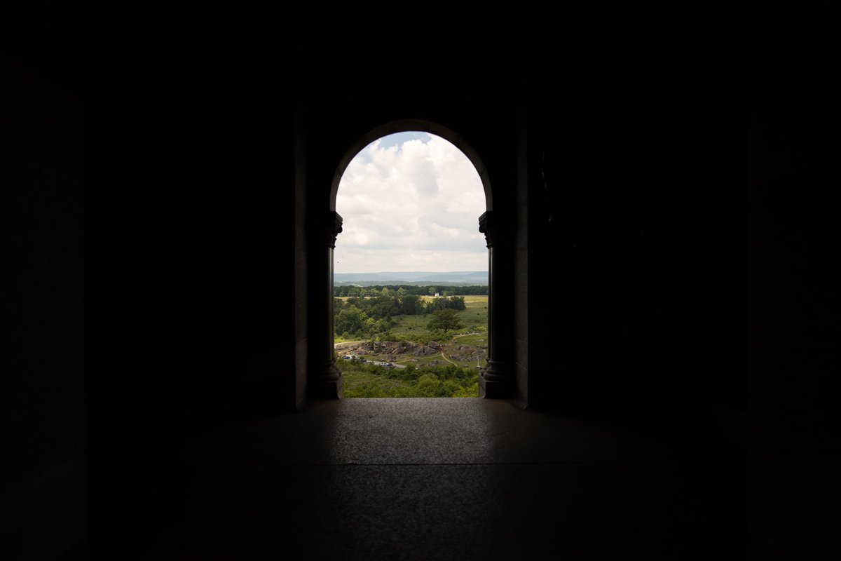 SpiritLightPro's tweet image. Another image from a #gettysburgbattlefield. This one over looking a field through a cool doorway. Love the feelings of almost #fantasy this evokes. #gettysburg #landscape